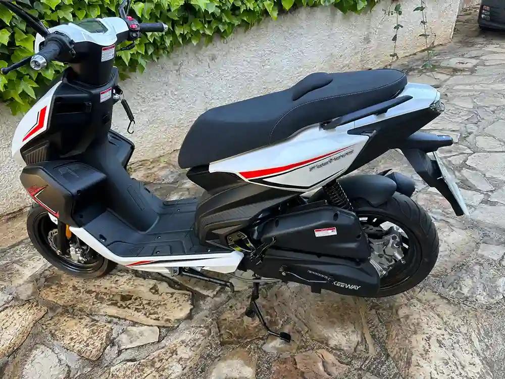 Moto KEEWAY FACT 125 de seguna mano del año 2024 en Tarragona