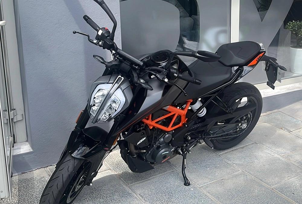 Moto KTM 390 DUKE de seguna mano del año 2023 en Málaga
