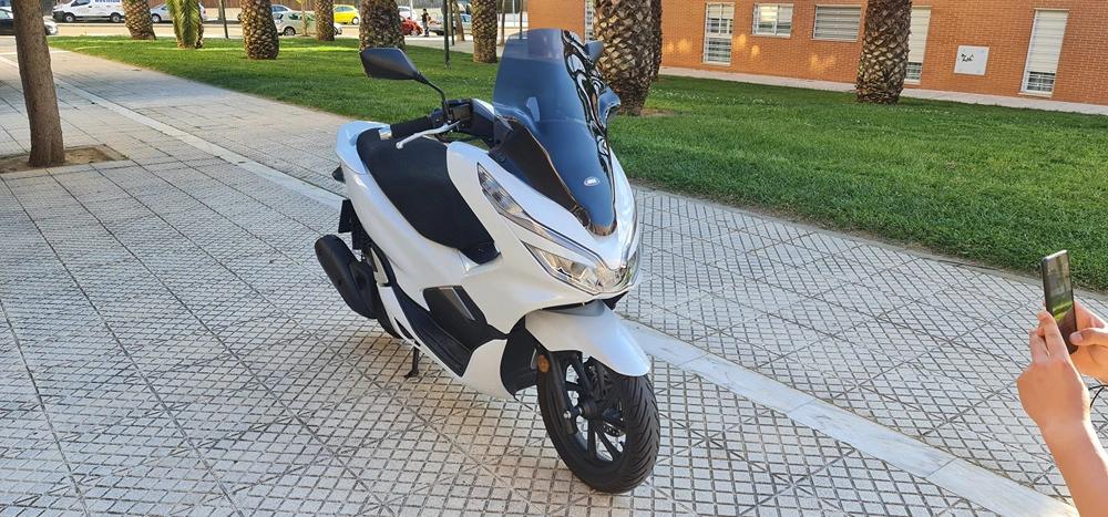 Moto HONDA PCX 125 de seguna mano del año 2020 en Badajoz
