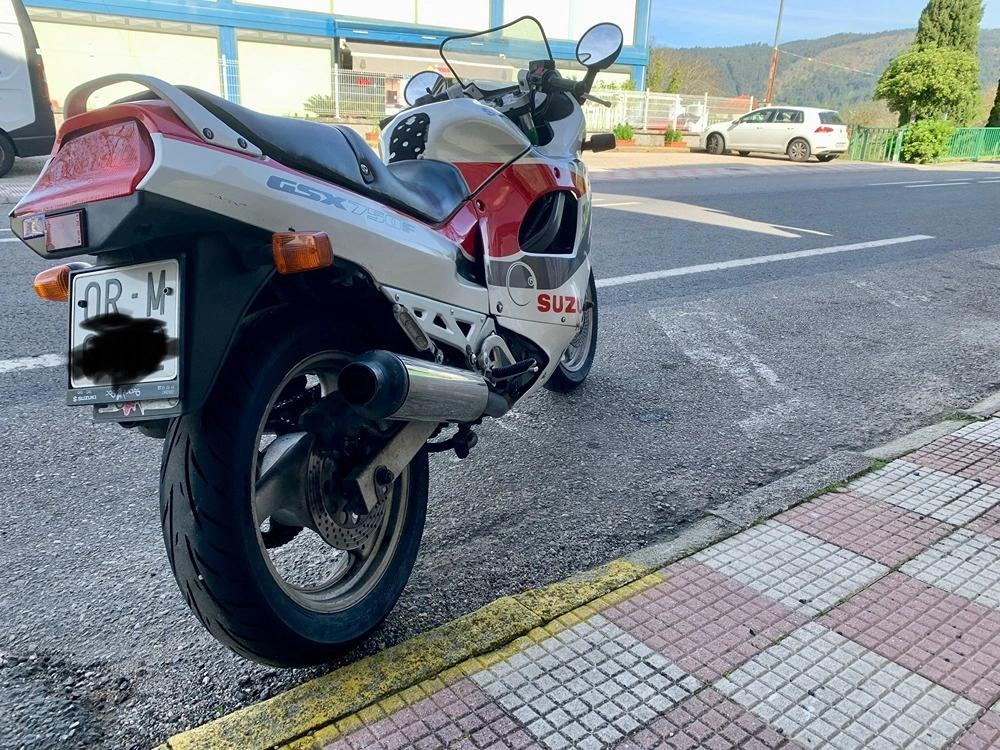 Moto SUZUKI GSX 750 F de seguna mano del año 1991 en Ourense