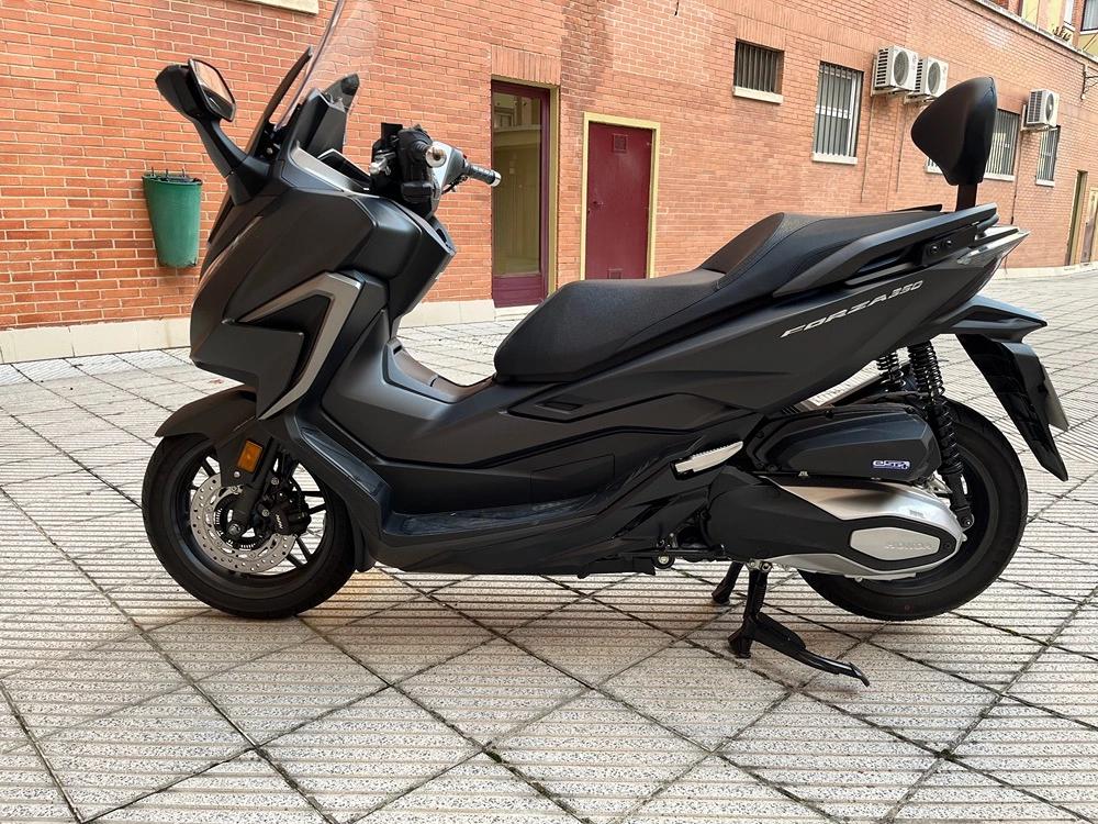 Moto HONDA FORZA 350 de seguna mano del año 2022 en Valladolid