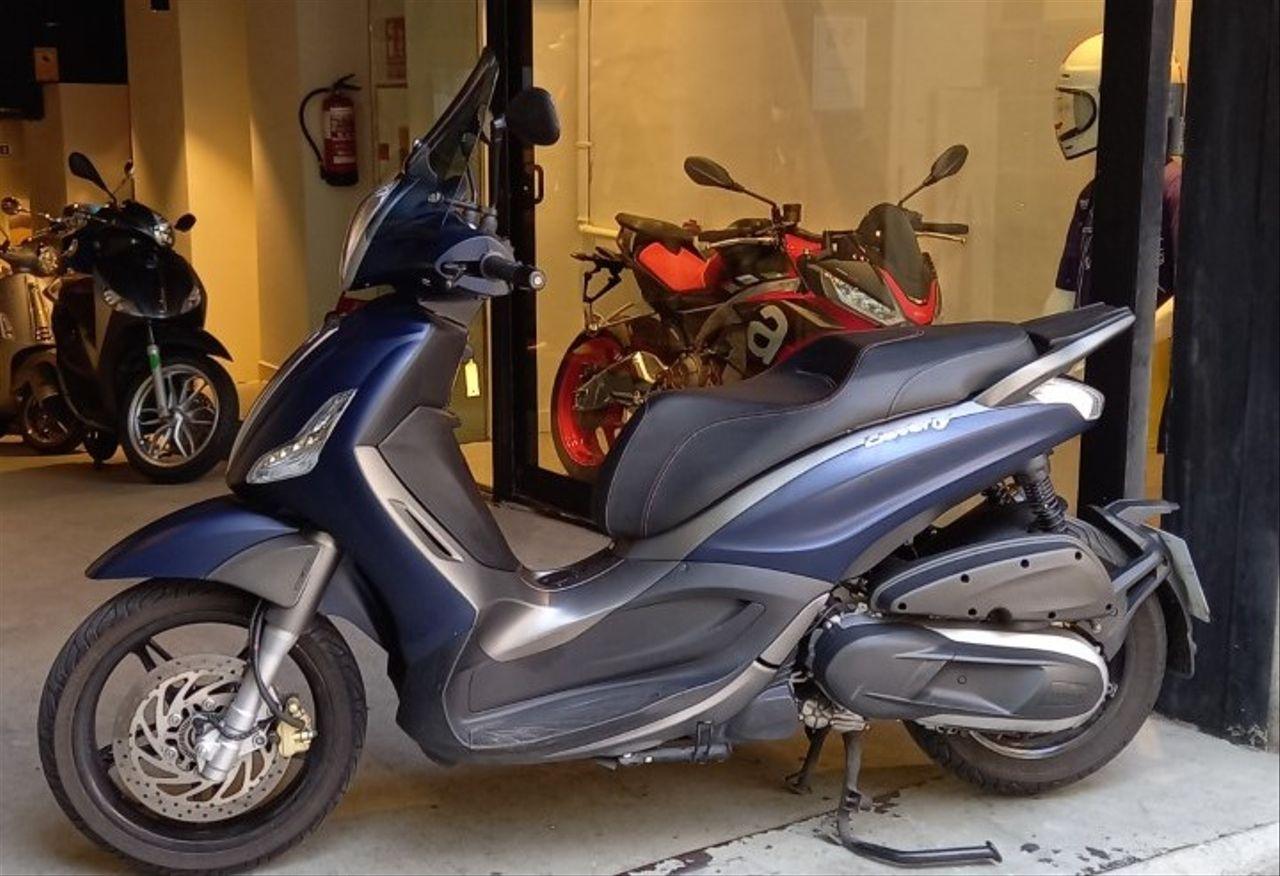Moto PIAGGIO BEVERLY 300 HPE de seguna mano del año 2021 en Barcelona