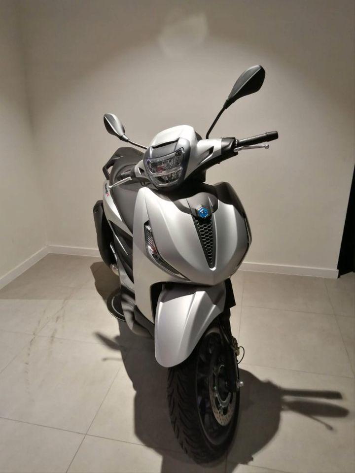 Moto PIAGGIO BEVERLY 125 de seguna mano del año 2023 en Barcelona