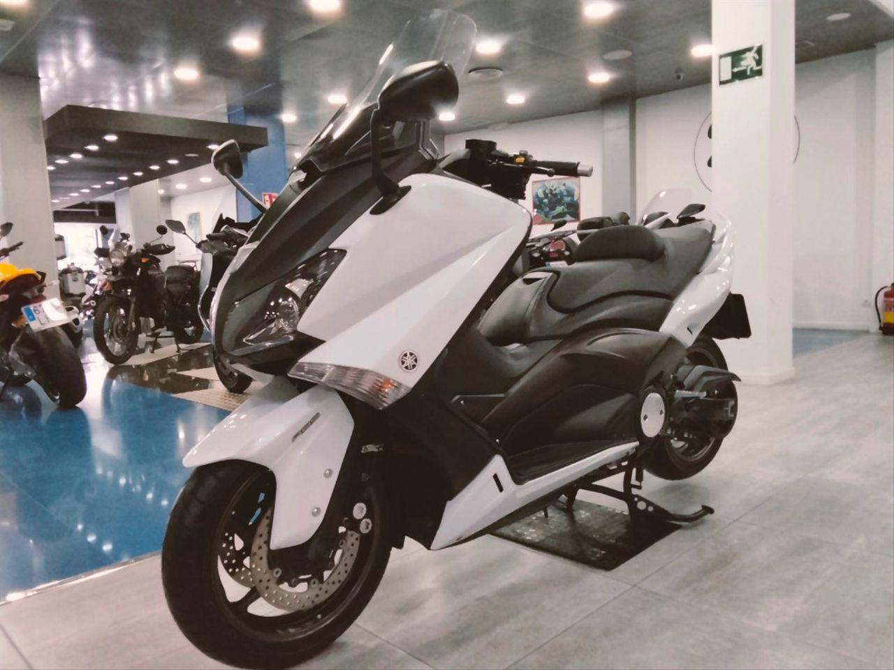 Moto YAMAHA TMAX 530 ABS de seguna mano del año 2014 en Málaga