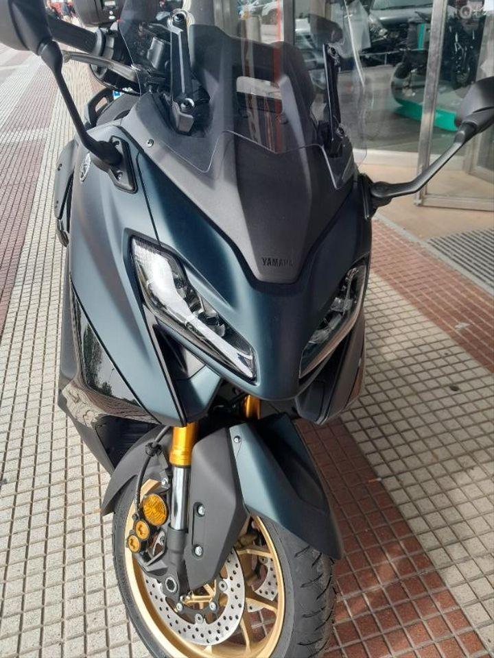 Moto YAMAHA TMAX 450 TECH MAX de seguna mano del año 2023 en Guadalajara