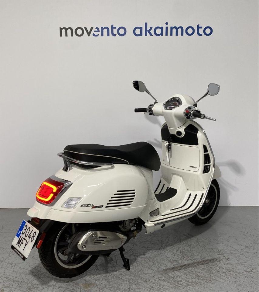 Moto VESPA GTS 300 IE de seguna mano del año 2023 en Barcelona
