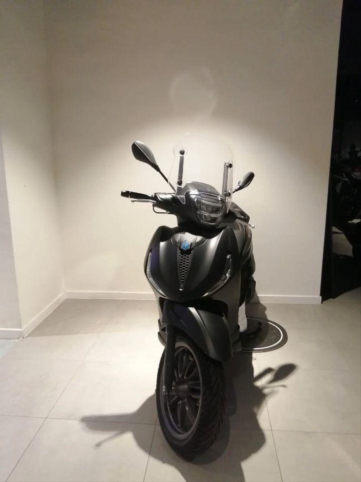 Moto PIAGGIO BEVERLY 125 de seguna mano del año 2023 en Barcelona