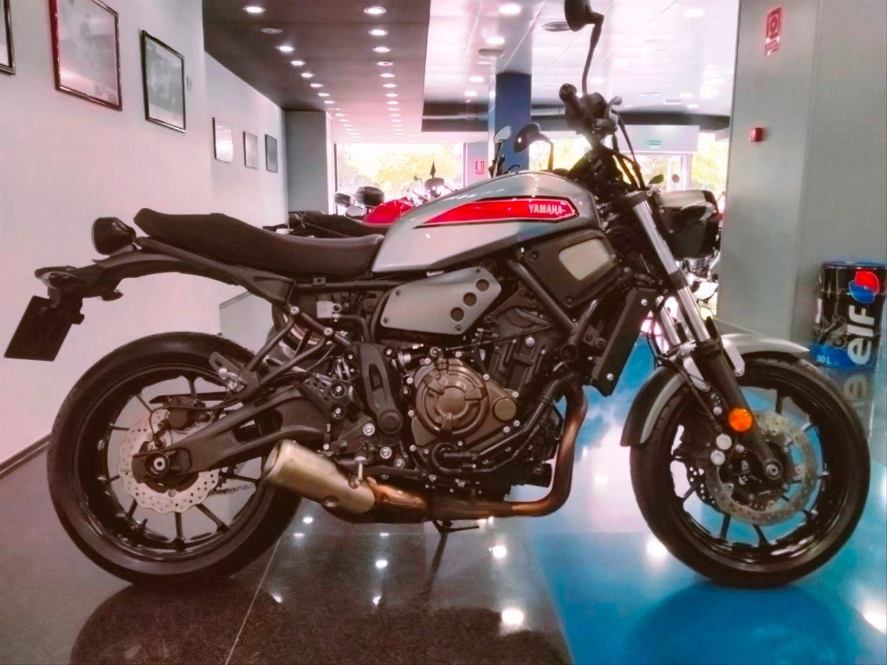 Moto YAMAHA XSR 700 de seguna mano del año 2019 en Málaga