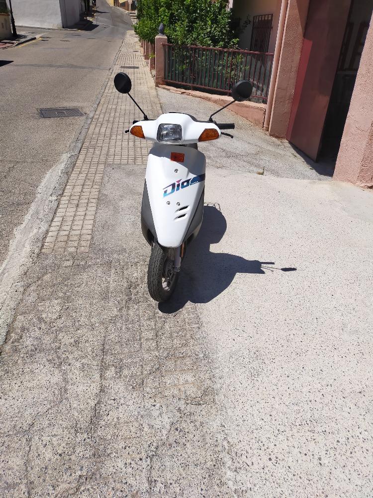 Moto HONDA DIO 50 de segunda mano del año 2000 en Granada