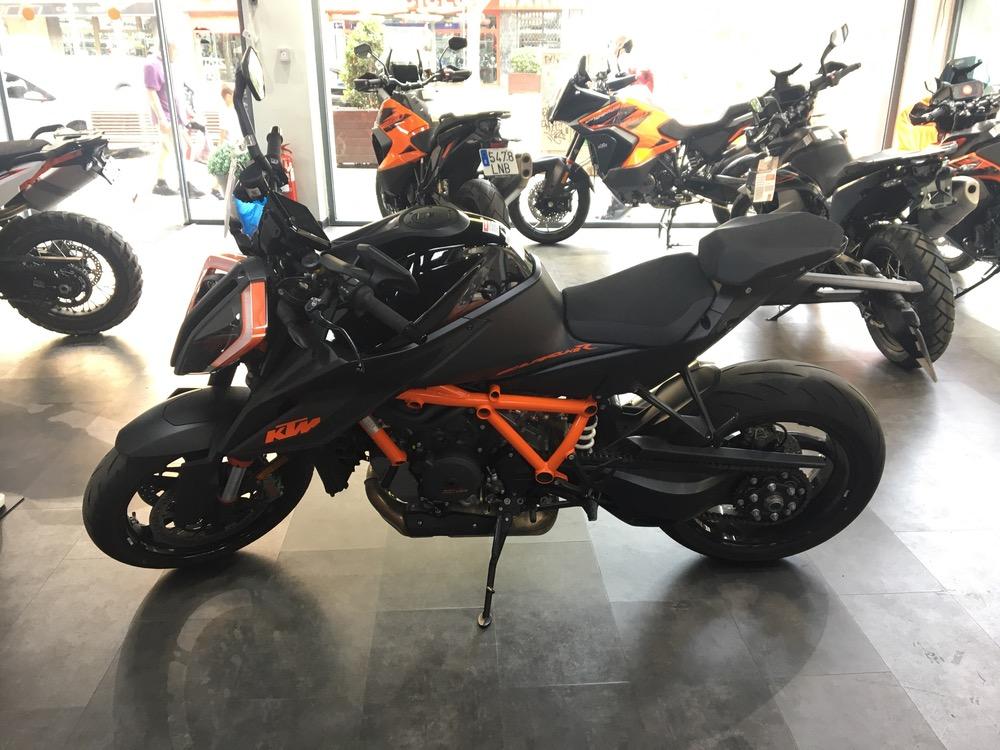 Moto KTM SUPER DUKE 1290 R de segunda mano del año 2021 en Islas Baleares