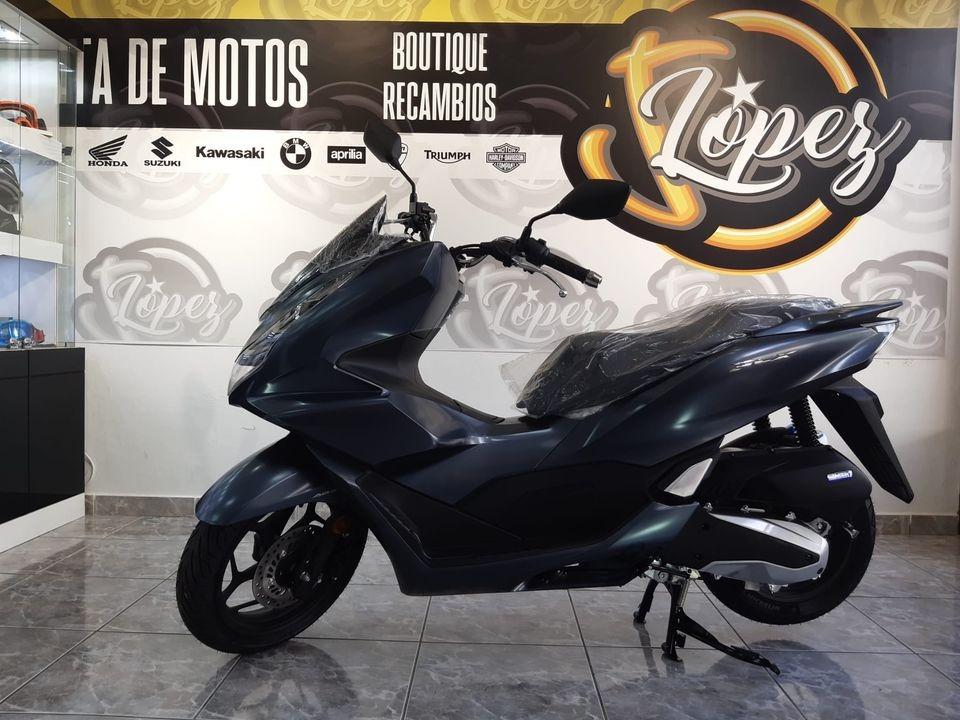 Moto HONDA PCX 125 de segunda mano del año 2021 en Santa Cruz de Tenerife