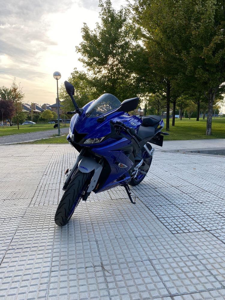 Moto YAMAHA YZF R 125 de segunda mano del año 2020 en Madrid