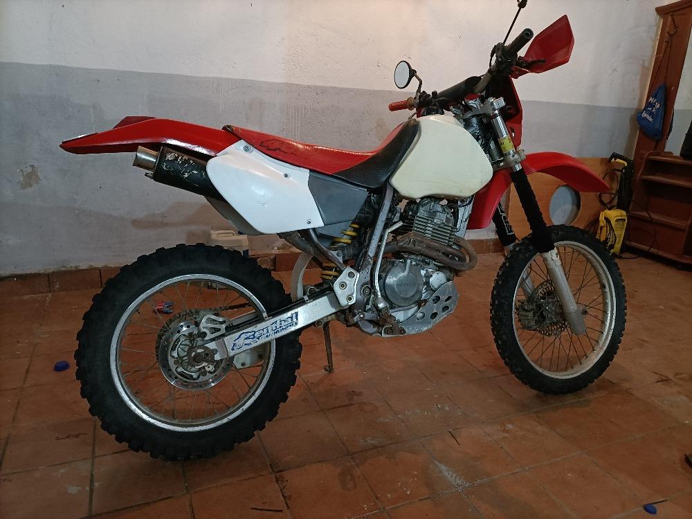 Moto HONDA XR 400 R de segunda mano del año 1998 en Badajoz