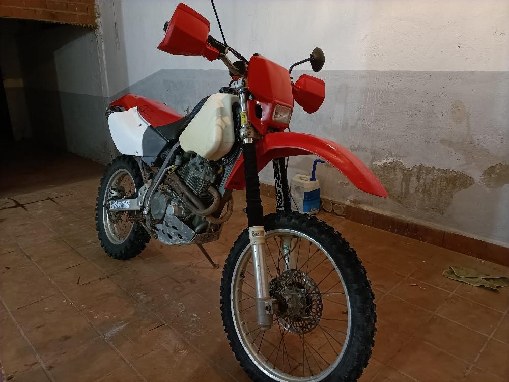 Moto HONDA XR 400 R de segunda mano del año 1998 en Badajoz