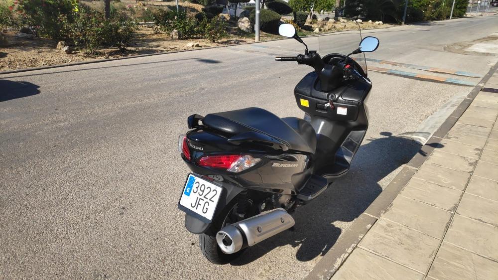 Moto SUZUKI BURGMAN 125 de segunda mano del año 2015 en Jaén