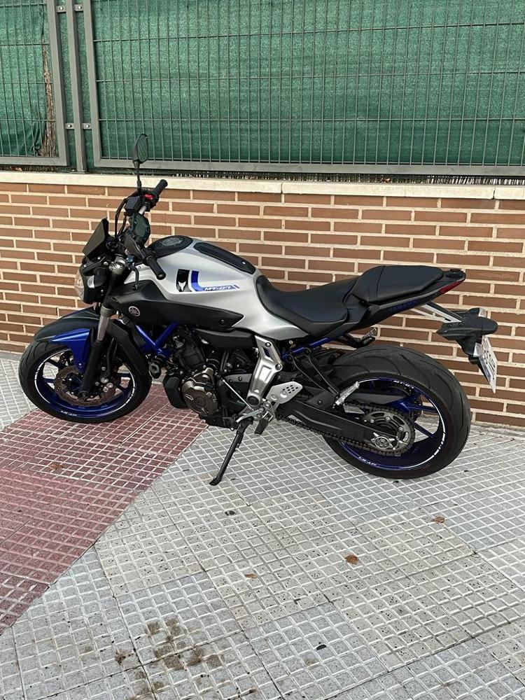 Moto YAMAHA MT 07 de segunda mano del año 2017 en Madrid