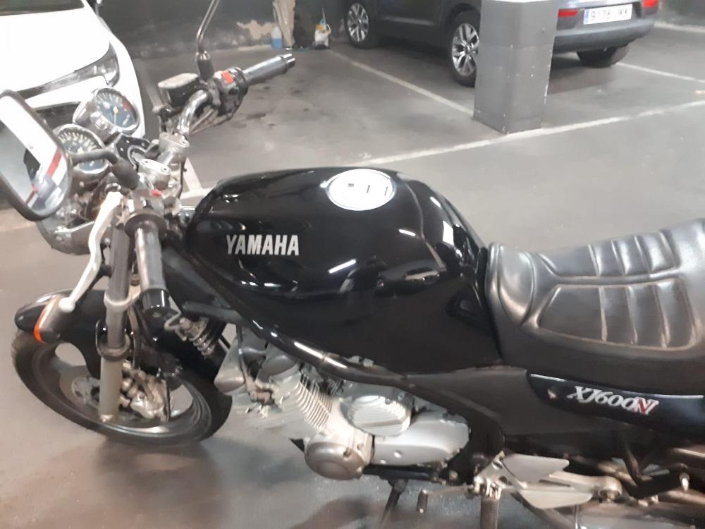 Moto YAMAHA XJ 600 N de segunda mano del año 2001 en Barcelona