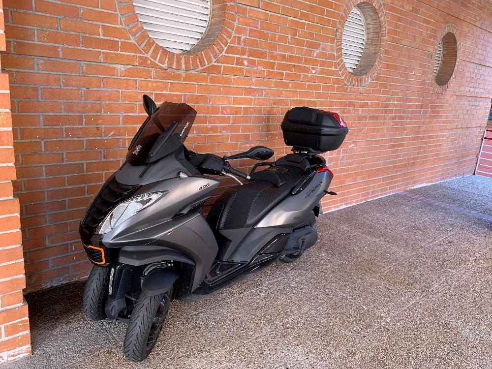 Moto PEUGEOT METROPOLIS 400 de segunda mano del año 2015 en Madrid