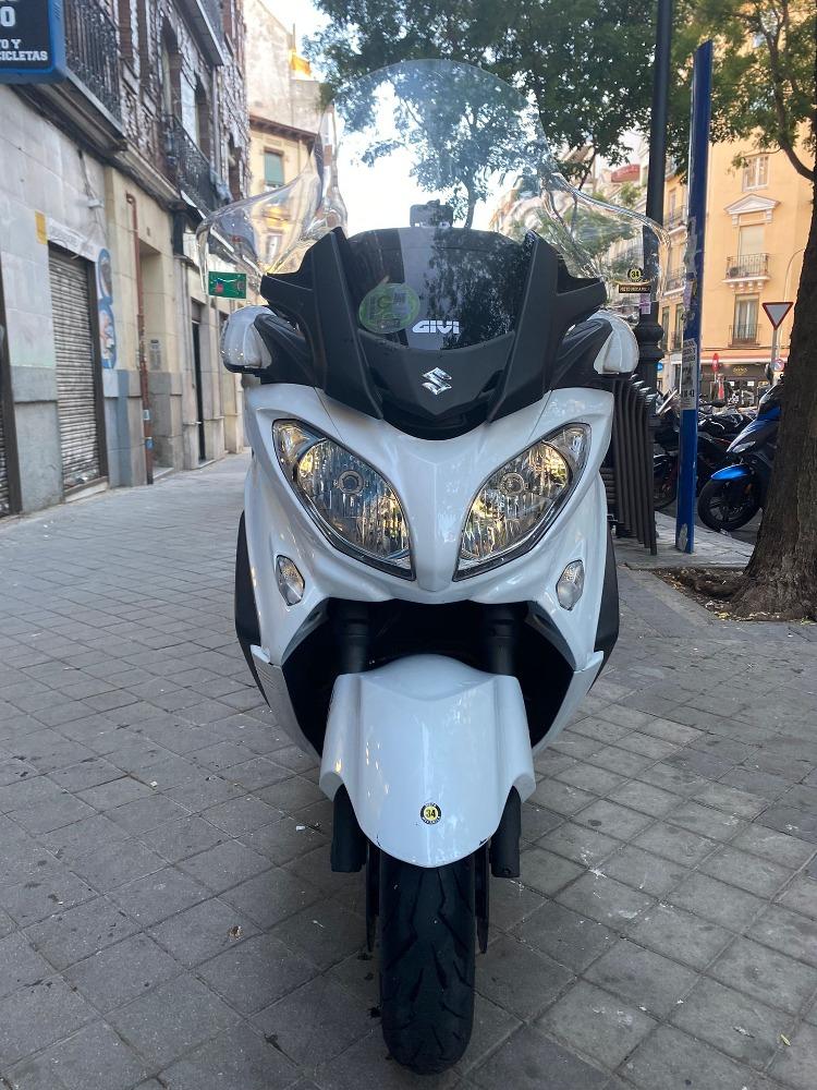 Moto SUZUKI BURGMAN 650 de segunda mano del año 2015 en Madrid