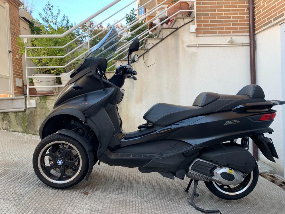 Moto PIAGGIO MP3 300 TOURING de segunda mano del año 2015 en Madrid