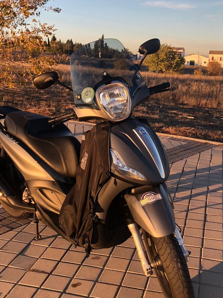 Moto PIAGGIO BEVERLY 300 de segunda mano del año 2016 en Madrid