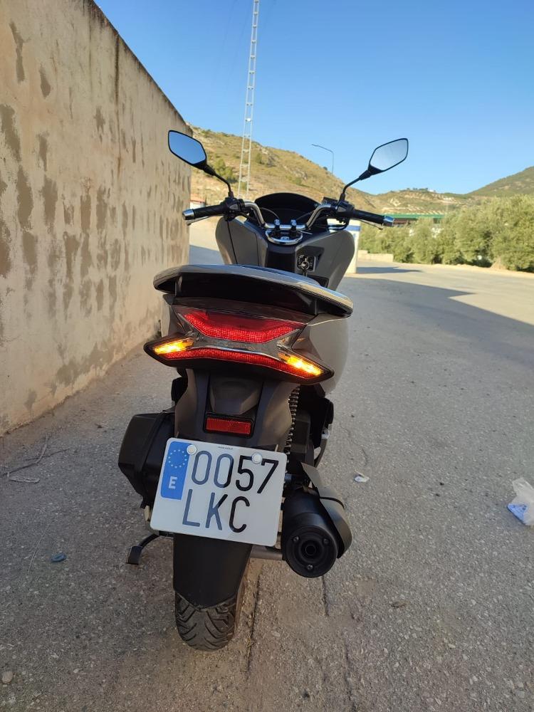 Moto HONDA PCX 125 de segunda mano del año 2020 en Jaén