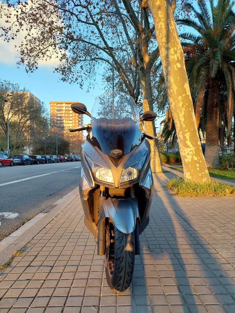 Moto KYMCO GRAND DINK 300 de segunda mano del año 2017 en Barcelona