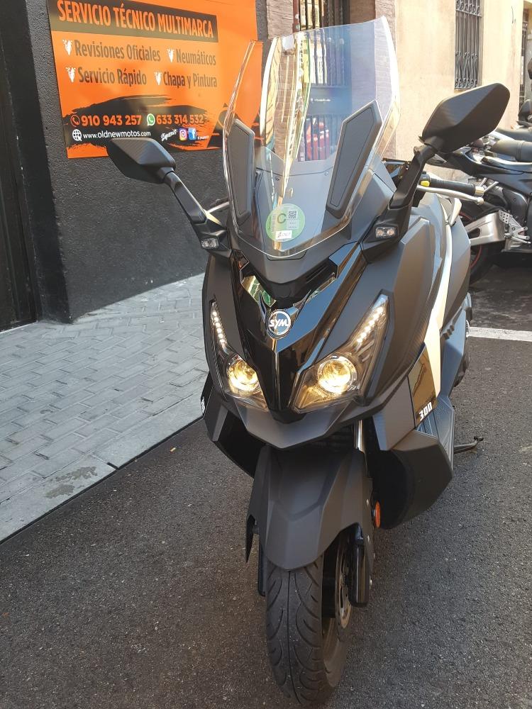 Moto SYM Cruisym de segunda mano del año 2020 en Madrid