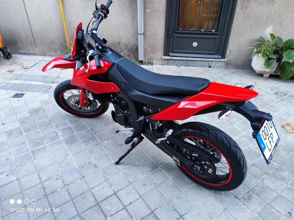 Moto UM DSR SM de segunda mano del año 2020 en Madrid