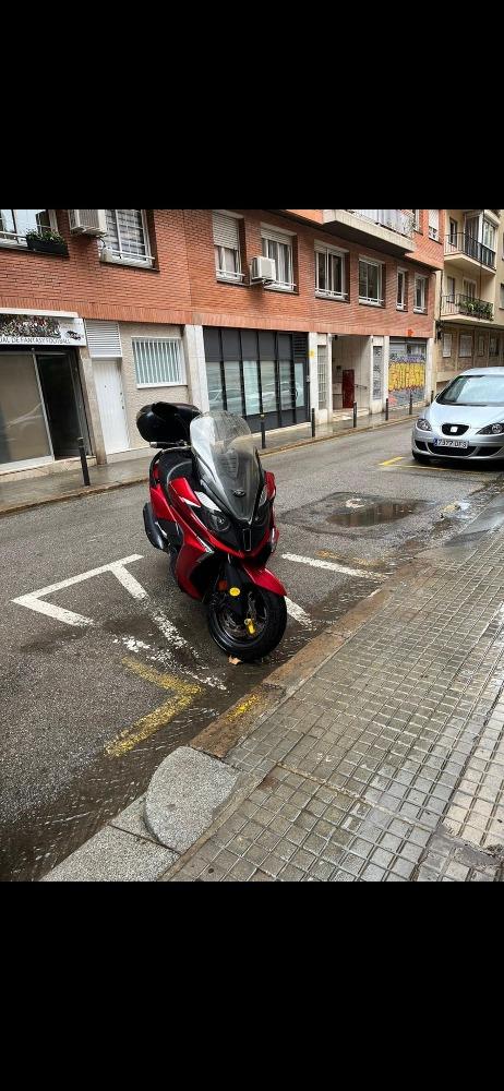Moto KYMCO SUPER DINK 300I de segunda mano del año 2017 en Barcelona