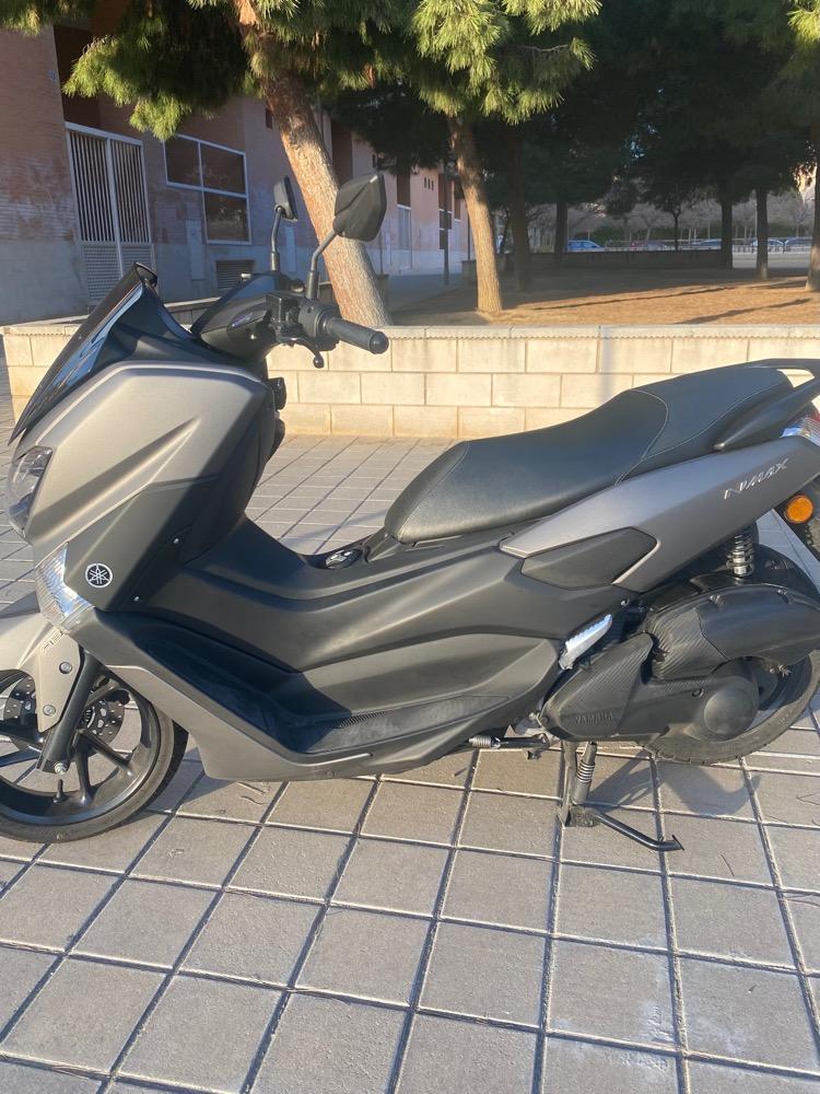 Moto YAMAHA NMAX de segunda mano del año 2021 en Alicante