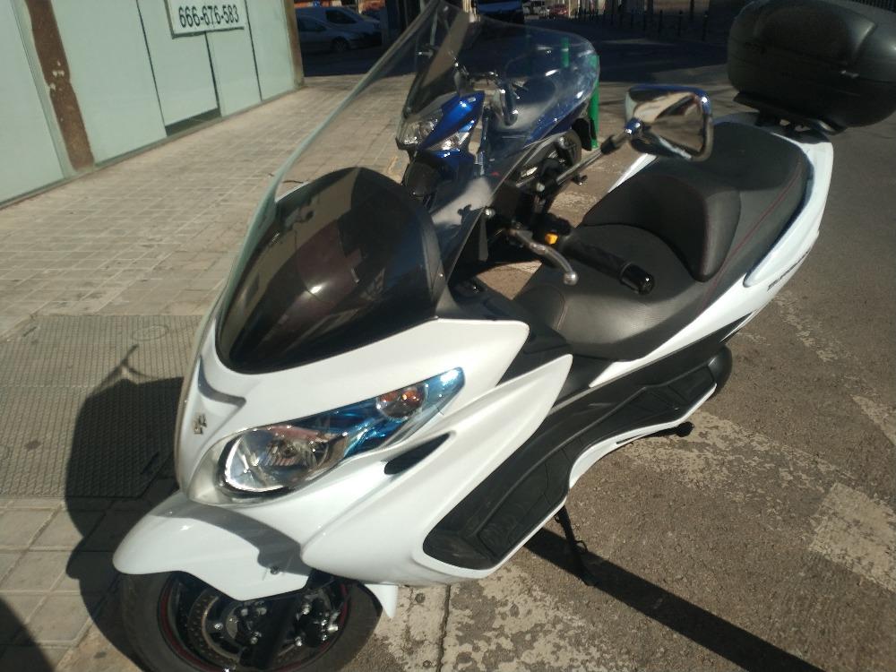 Moto SUZUKI BURGMAN 400 de segunda mano del año 2015 en Ciudad Real