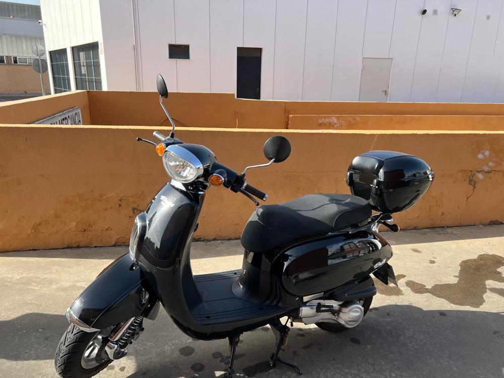 Moto DAELIM BESBI 125 de segunda mano del año 2017 en Córdoba