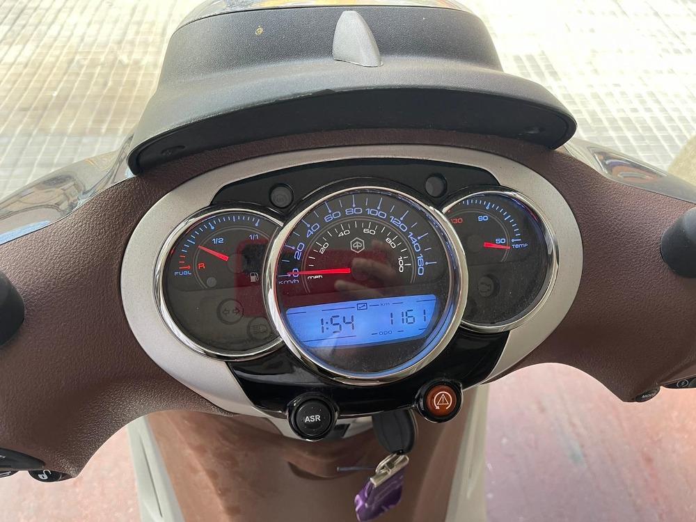 Moto PIAGGIO BEVERLY 300 de segunda mano del año 2021 en Barcelona