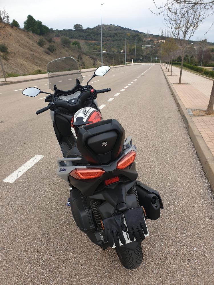 Moto YAMAHA X MAX 300 de segunda mano del año 2021 en Cáceres