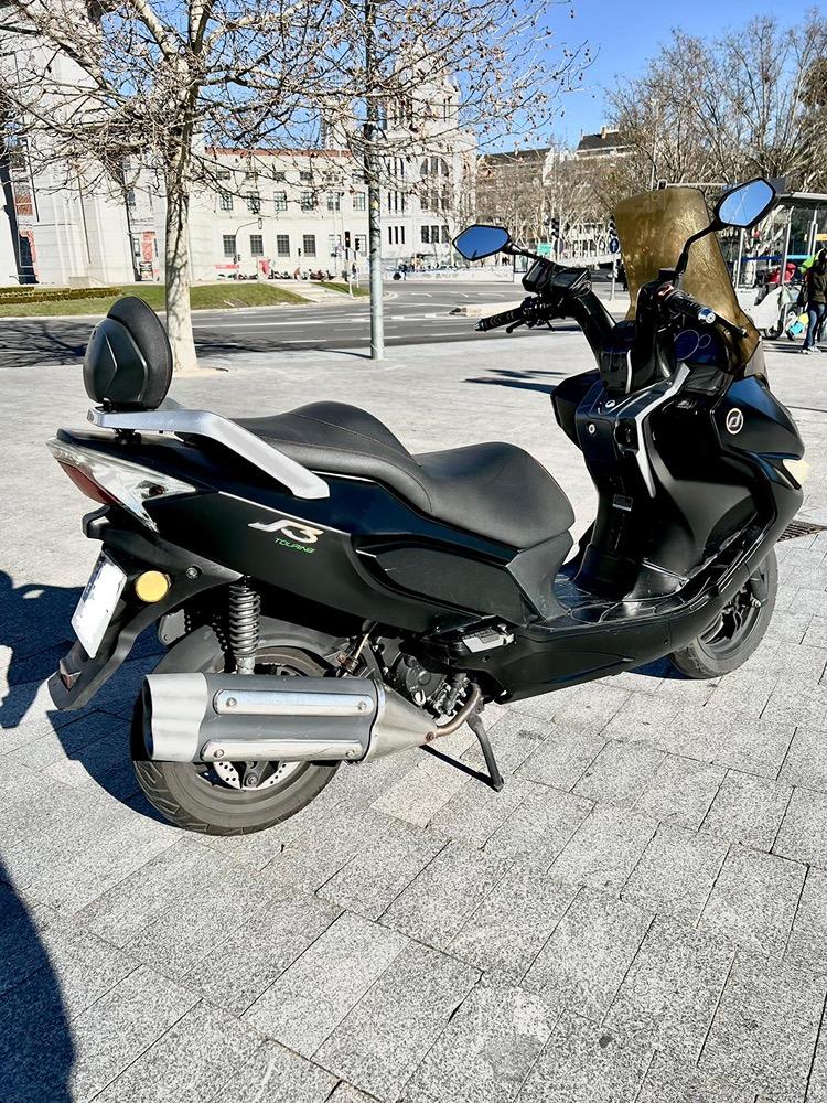 Moto DAELIM S3 125 FI de segunda mano del año 2015 en Madrid