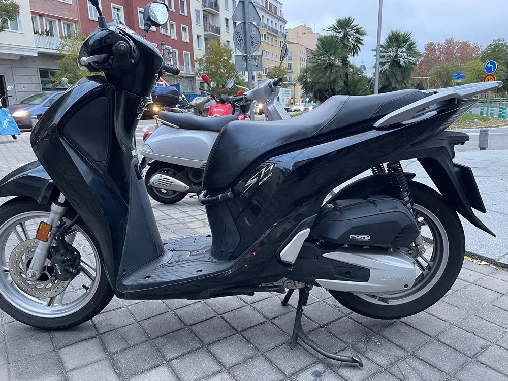 Moto HONDA SCOOPY SH125 de seguna mano del año 2017 en Madrid