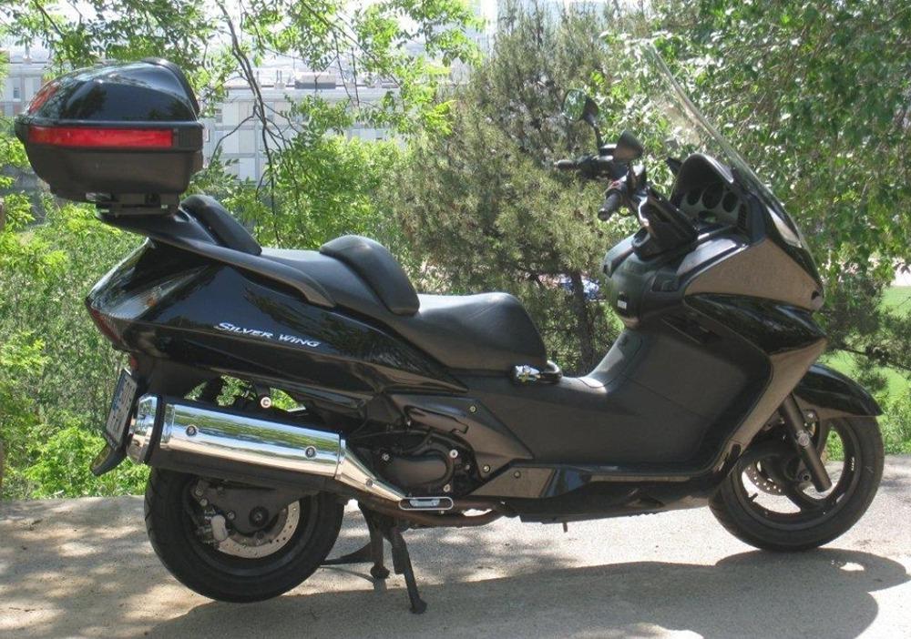 Moto HONDA SILVER WING 400 de segunda mano del año 2007 en Barcelona