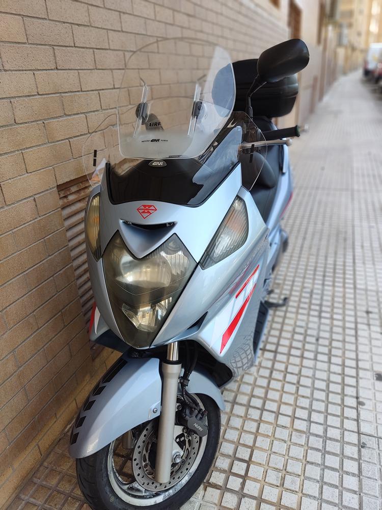 Moto HONDA SILVER WING 600 de segunda mano del año 2003 en Cádiz