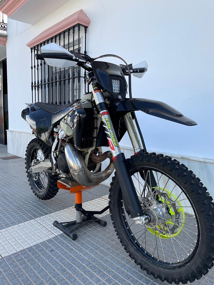 Moto HUSQVARNA TE 300I de segunda mano del año 2019 en Huelva