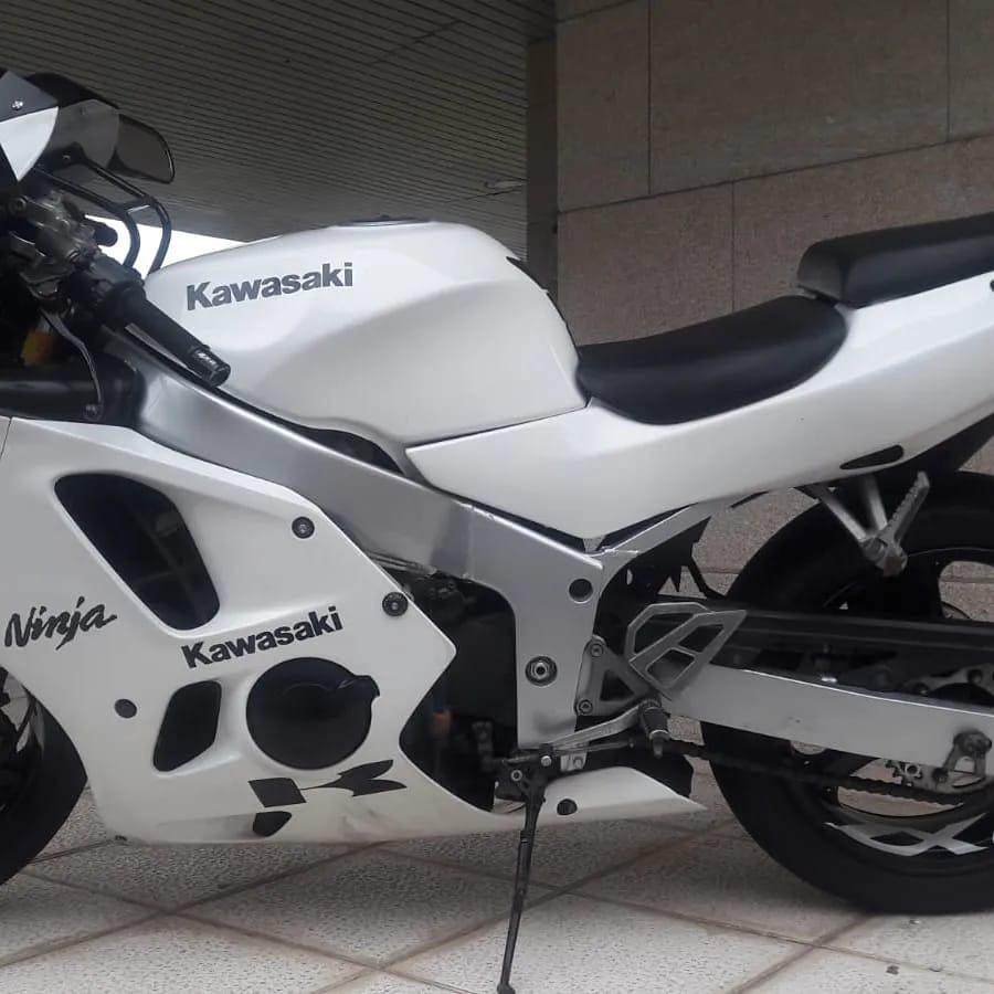Moto KAWASAKI ZX 6R de segunda mano del año 1996 en Pontevedra