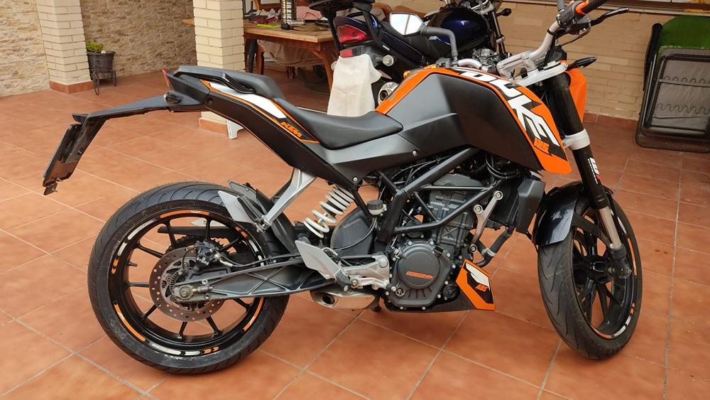Moto KTM DUKE 125 de segunda mano del año 2015 en Badajoz