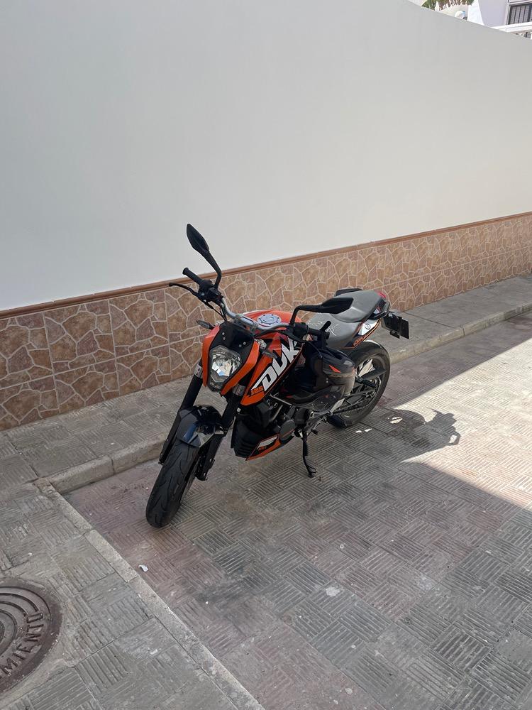 Moto KTM 125 ABS DUKE de seguna mano del año 2015 en Sevilla