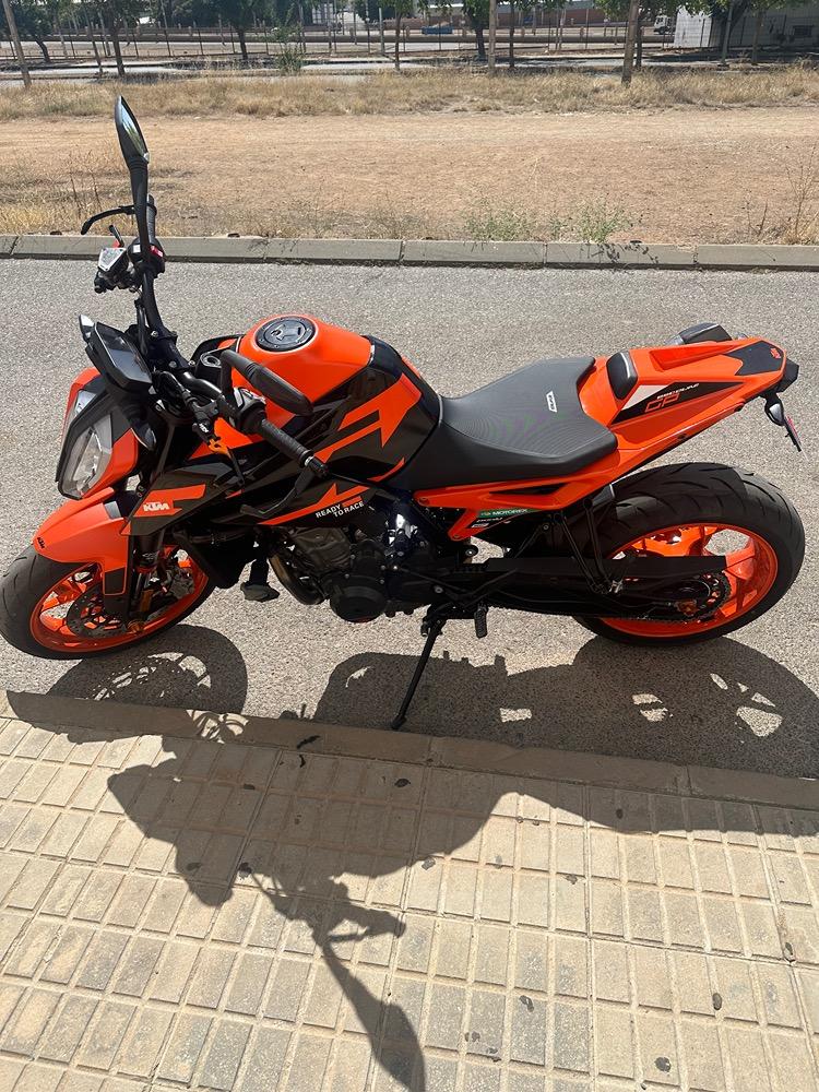 Moto KTM 890 DUKE de seguna mano del año 2023 en Badajoz