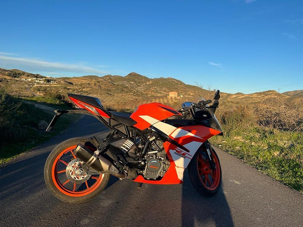 Moto KTM RC 125 de seguna mano del año 2018 en Almería