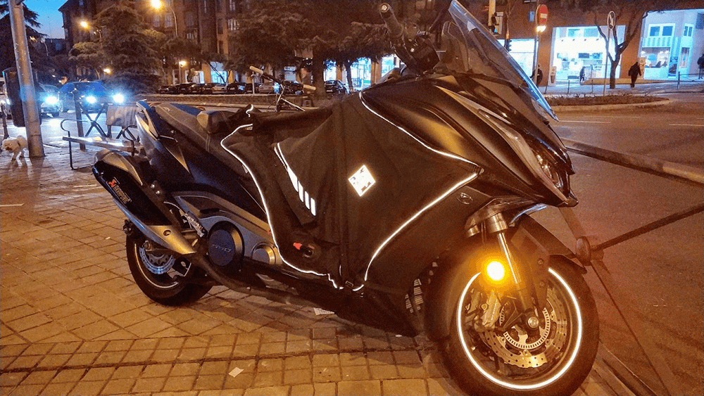 Moto KYMCO AK 550 de segunda mano del año 2017 en Madrid