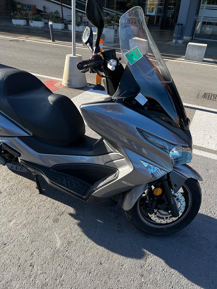 Moto KYMCO GRAND DINK 300 de seguna mano del año 2019 en Granada