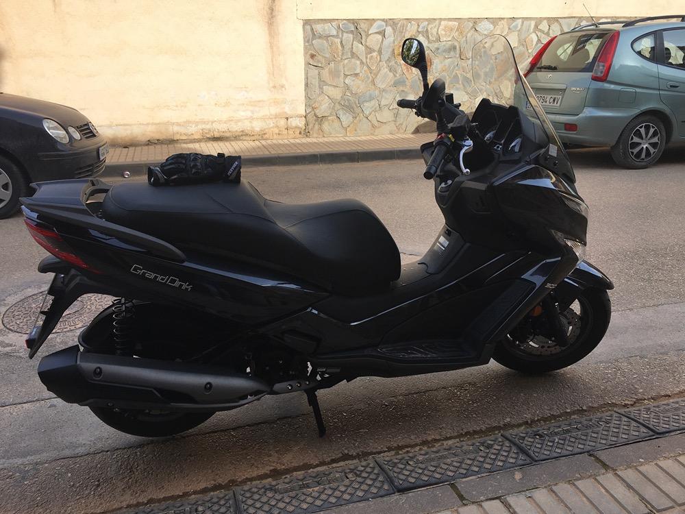 Moto KYMCO GRAND DINK 300 de segunda mano del año 2021 en Granada