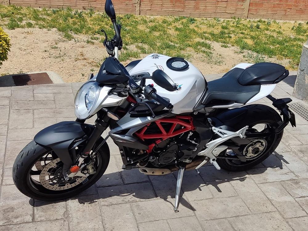 Moto MV AGUSTA BRUTALE 800 de seguna mano del año 2016 en Barcelona