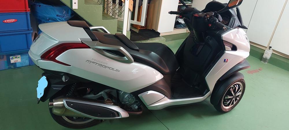 Moto PEUGEOT METROPOLIS 400 de segunda mano del año 2015 en A Coruña